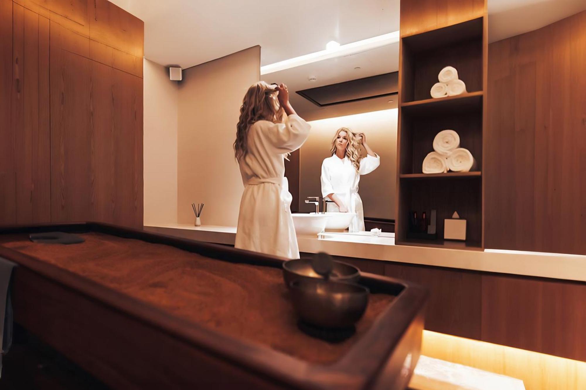 Five Jumeirah Village 두바이 외부 사진 A spa at the Mandarin Oriental, Munich